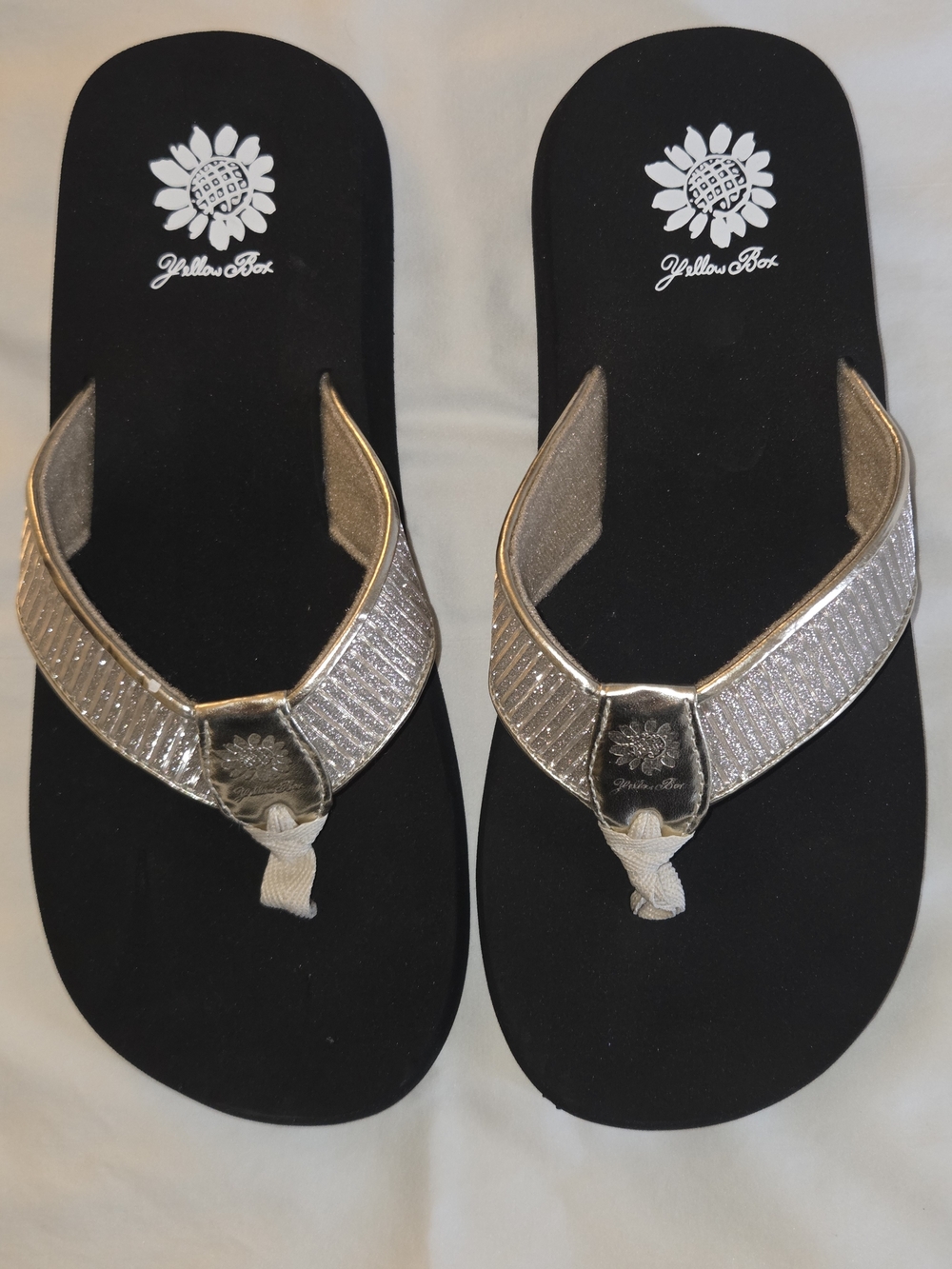 Yellow Box Women's Gold Metallic Flip Flop Sandals 🔥 NEW Size 9